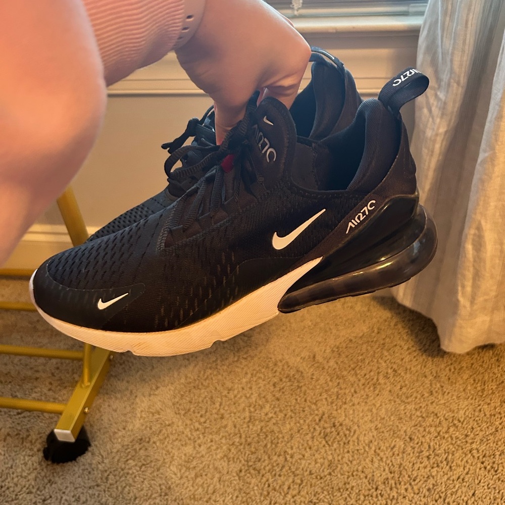 Nike air max 270 tennis shoes women’s 12 men’s 10.5